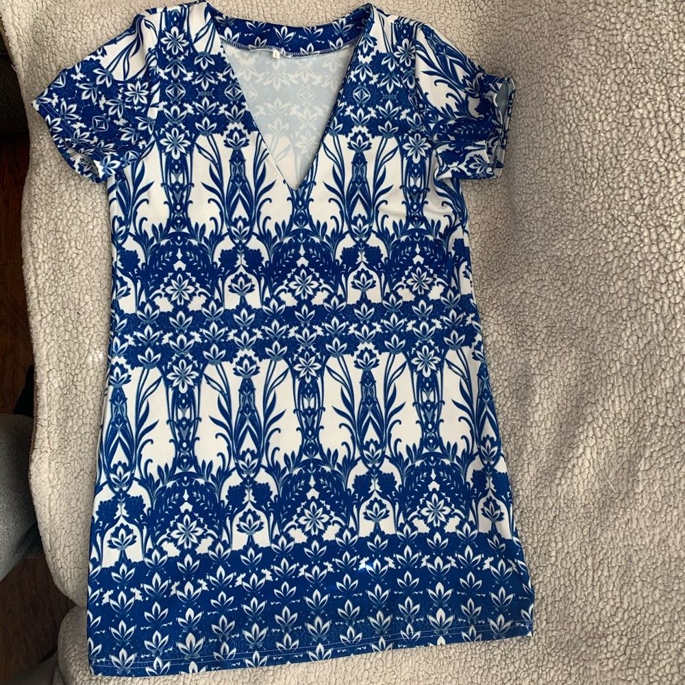 Medium Cream and royal blue shift dress